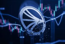 ارز دیجیتال سونیک روی پس زمینه ی تیره با کندل های آبی و قرمز